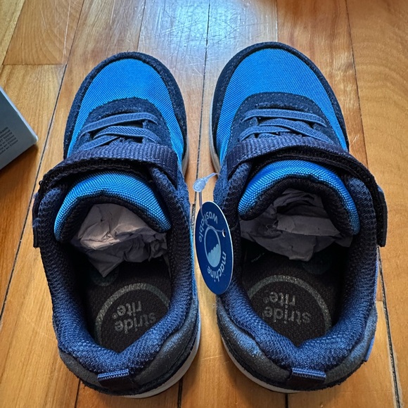Stride Rite toddler shoes 9.5 - Picture 1 of 4
